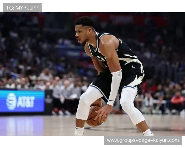 字母哥伤退引发雄鹿崩盘:篮球之夜的惊心时刻